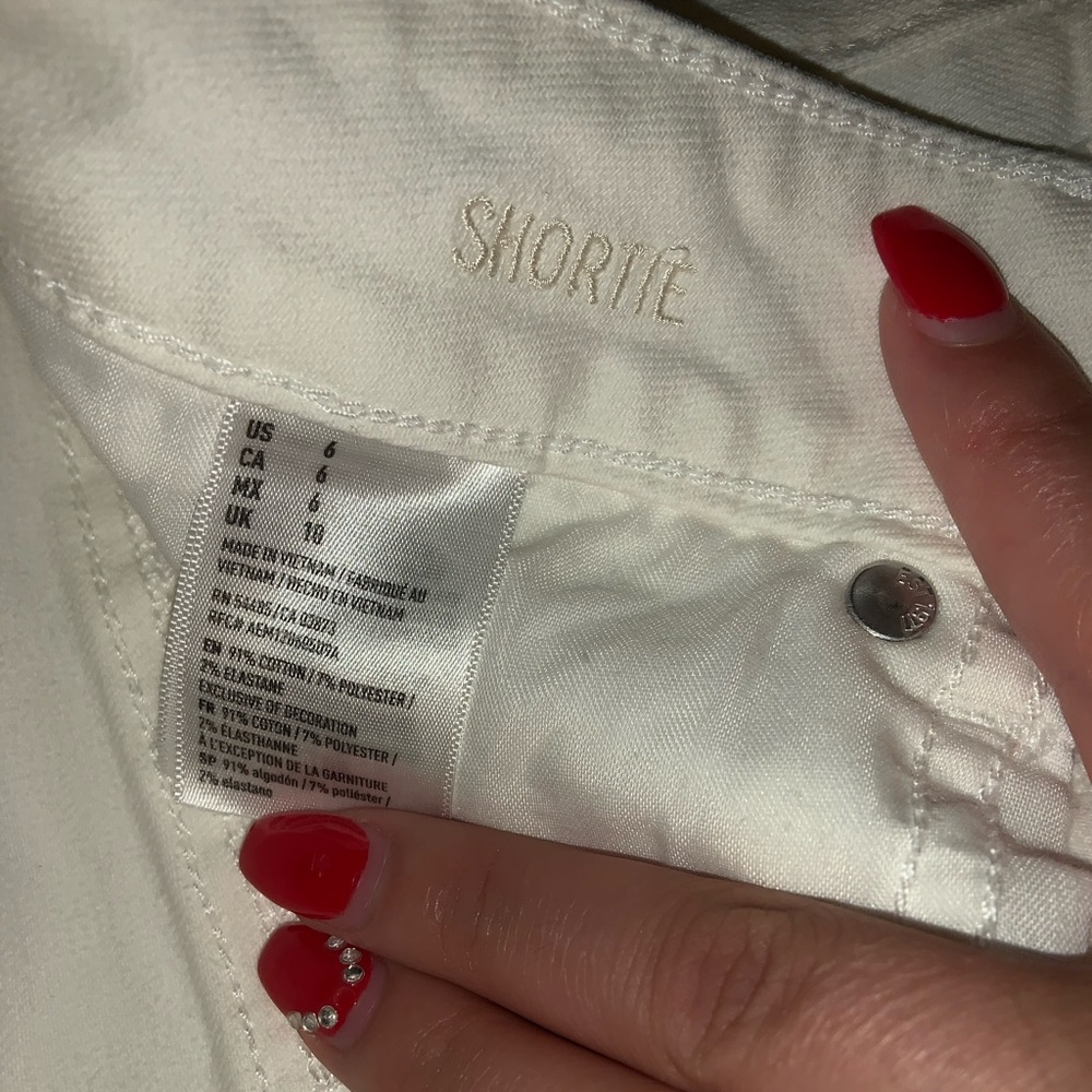 Shorts - Picture 4 of 4